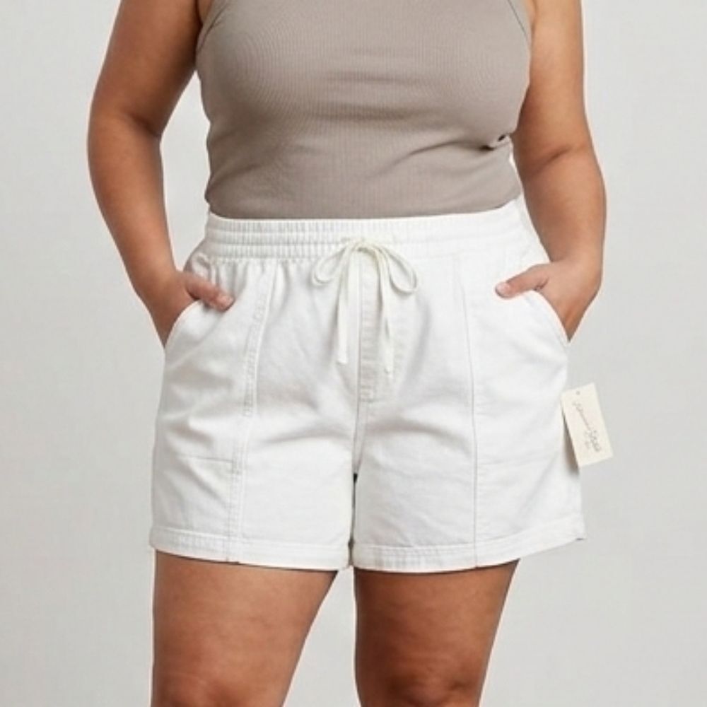 Universal Thread Women's White Shorts Size 4X